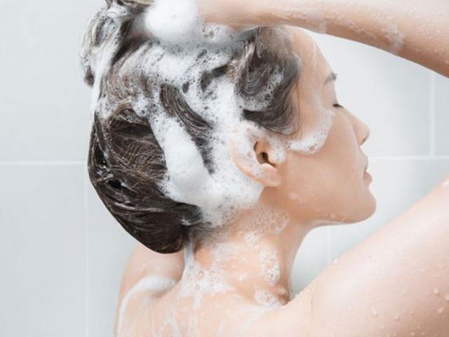Làm đẹp - Bí quyết gội đầu ít người biết giúp tóc mượt mà như tơ