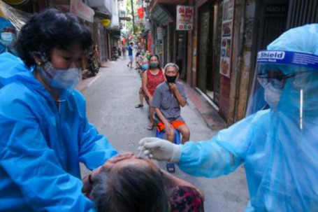 Bác sĩ Trương Hữu Khanh: Test cả khu phố không có F0, đừng vội thở phào!