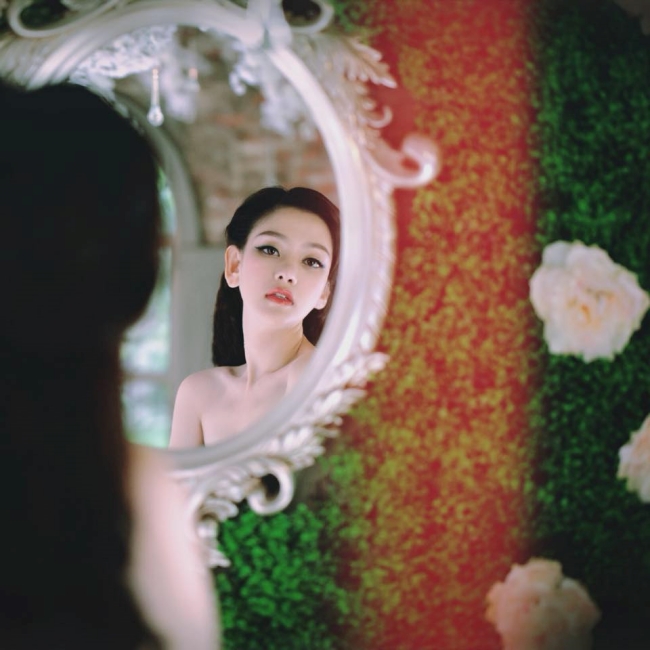 Lin Tai Yang được biết đến với biệt danh &#34;nữ bác sĩ gốc Việt gợi cảm&#34;. Người đẹp sinh năm 1994 lai 3 dòng máu Việt Nam - Trung Quốc - Nhật Bản.&nbsp;

