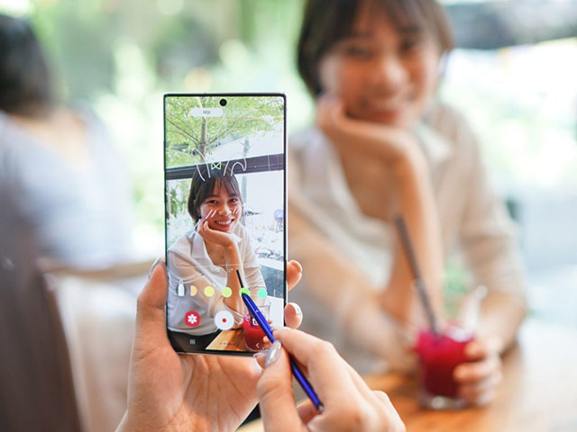 Thời trang Hi-tech - Những điện thoại cao cấp từng gây "bão" đang giảm giá