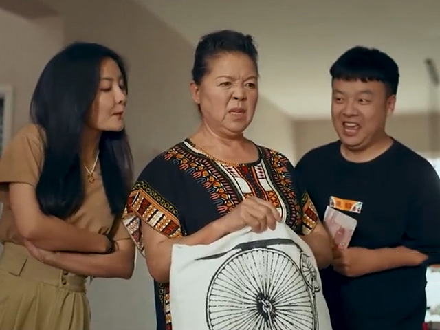 Cười 24H - Sống trong gia đình "lắm chiêu" cũng quá mức khốn khổ