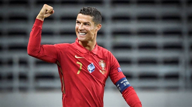 Thực hư Ronaldo không được lòng Van De Beek, làm thủ quân MU ngay trận ra mắt? - 3