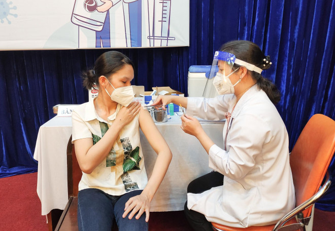 Tiêm trộn vắc-xin Moderna và Pfizer: Các nước thực hiện thế nào? - 1