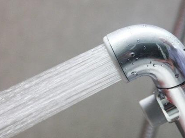 Sức khỏe đời sống - Dùng vòi xịt toilet "chữa táo bón", một người nguy kịch vì sốc nhiễm khuẩn, vỡ đại tràng