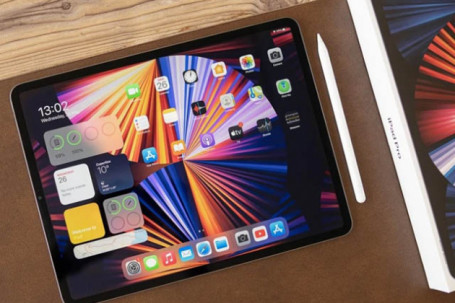 Galaxy Tab S8 Ultra sẵn sàng "đối đầu" iPad Pro M1 với chip và màn hình xịn
