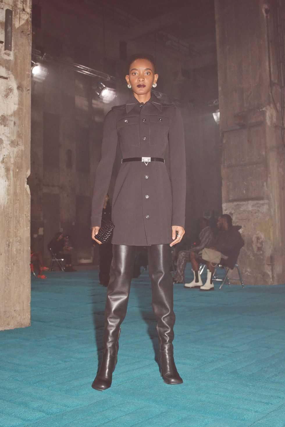 Bottega Veneta ra mắt bộ sưu tập với hai thái cực vui - buồn đối lập - 2