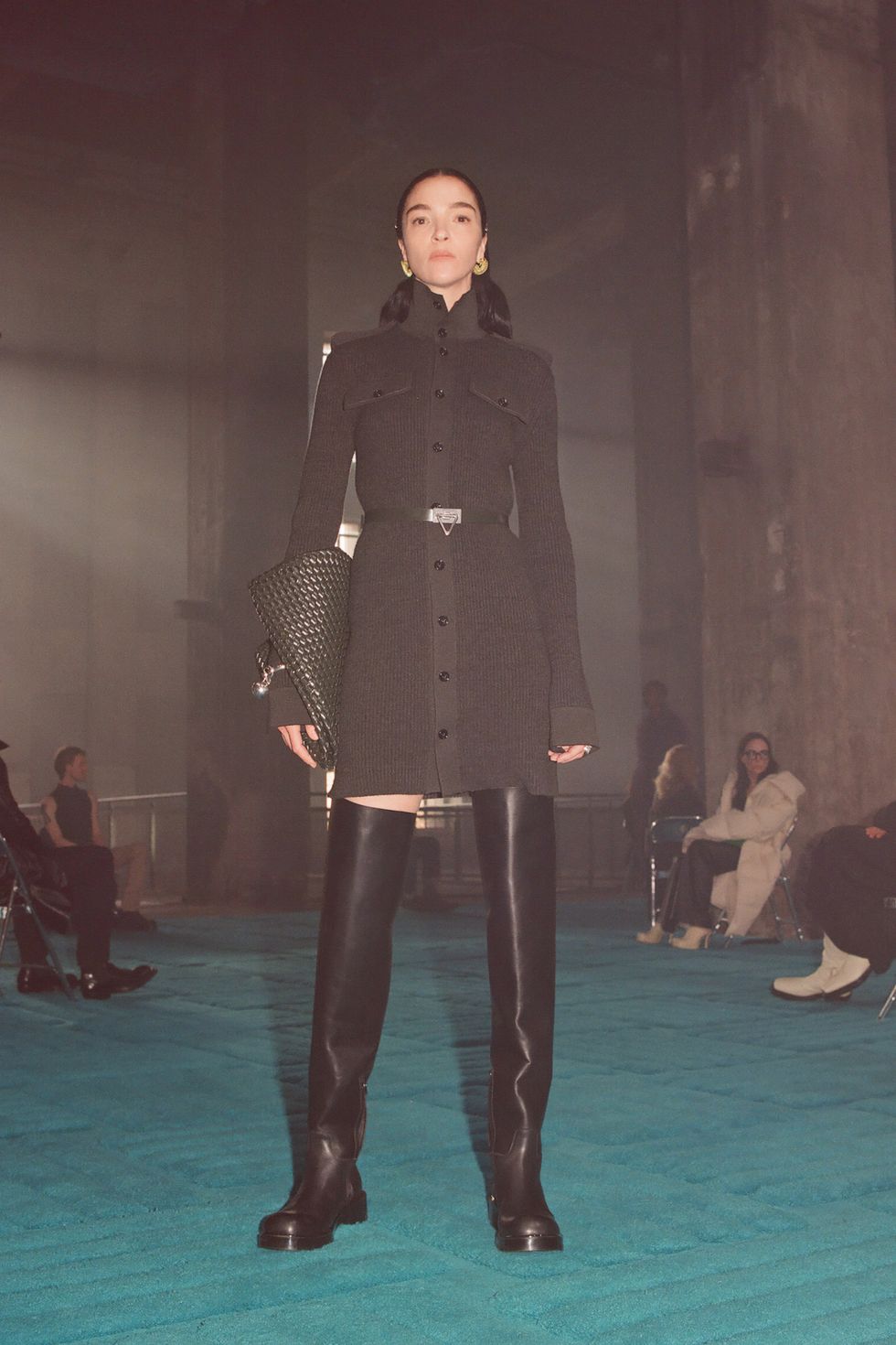 Bottega Veneta ra mắt bộ sưu tập với hai thái cực vui - buồn đối lập - 3