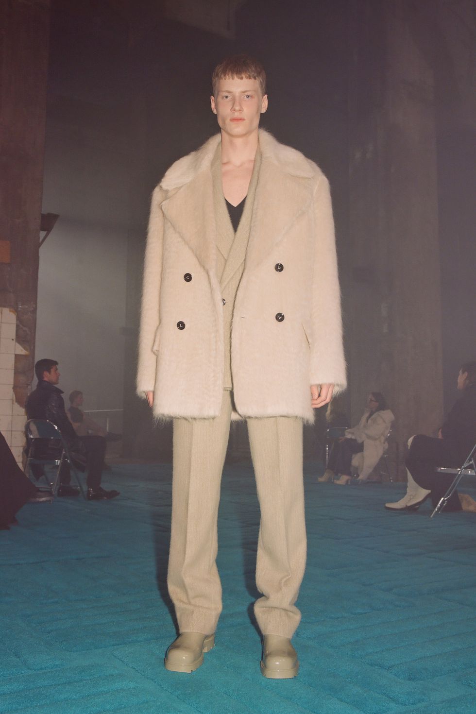 Bottega Veneta ra mắt bộ sưu tập với hai thái cực vui - buồn đối lập - 6