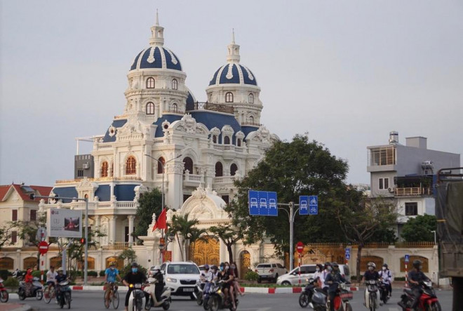 Tòa lâu đài tráng lệ của đại gia Phát “dầu” trên phố Lê Hồng Phong, TP Hải Phòng