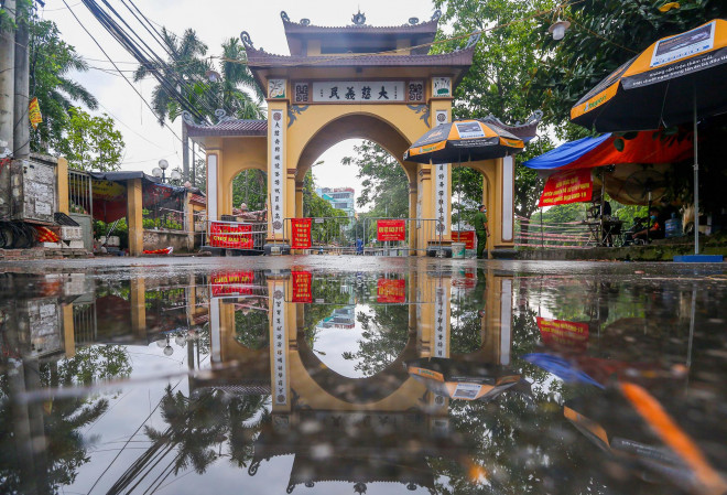 Phường Đại Kim đã lập nhiều chốt lớn và nhỏ, bắt đầu từ cổng vào trên đường Đại Từ và khu vực bên trong chợ