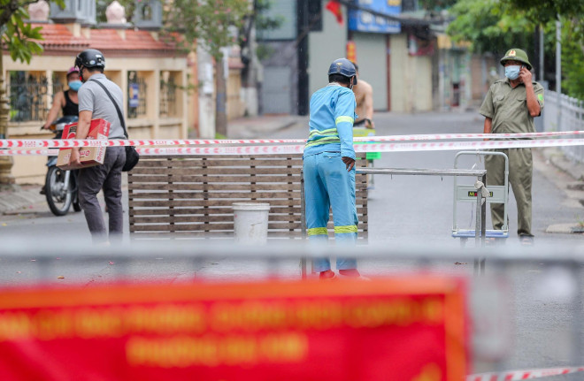 Những người di chuyển vào khu vực bên trong sẽ không được ra ngoài cho tới khi có thông báo mới