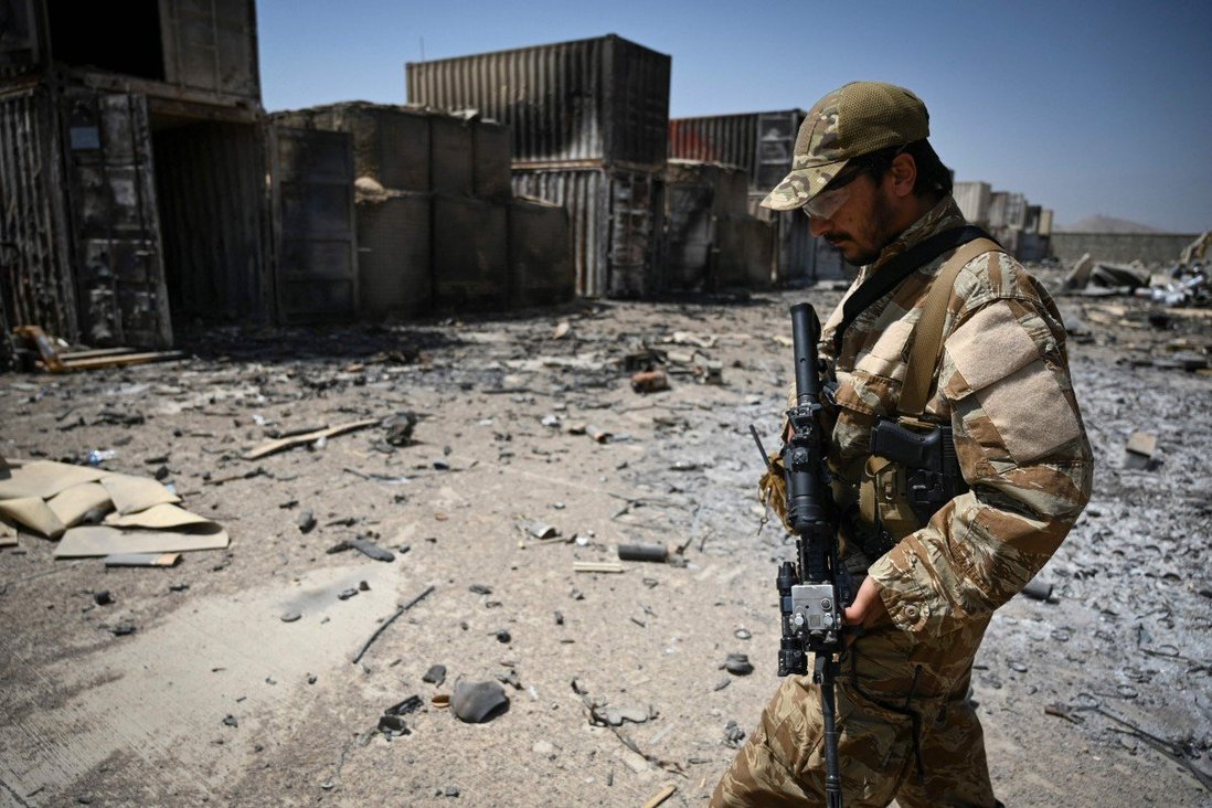 Đặc nhiệm Taliban khảo sát nơi từng là căn cứ tuyệt mật của CIA ở Afghanistan.