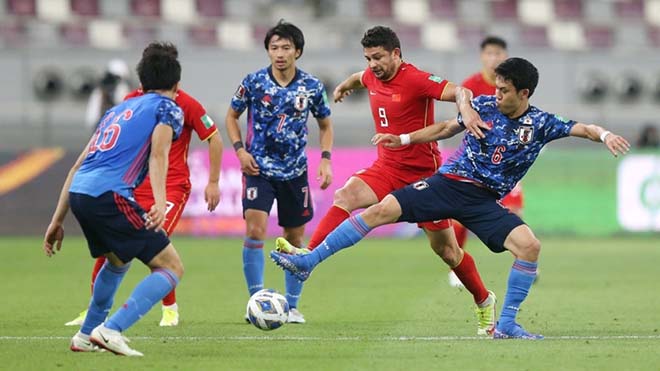 Tiền đạo nhập tịch Ai Kesen (số 9, áo đỏ) không thể giúp Trung Quốc chơi tốt hơn