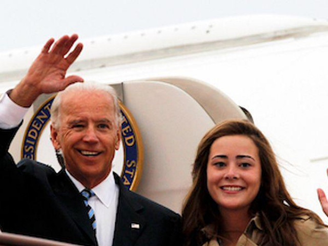 Thế giới - Cháu gái nổi tiếng "tài sắc vẹn toàn" của Tổng thống Biden tuyên bố đính hôn
