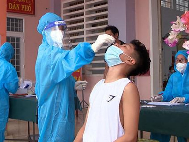 Tin tức trong ngày - Xét nghiệm tầm soát, Bình Định phát hiện 24 ca Covid-19 lây nhiễm cộng đồng