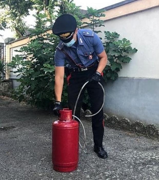 Bình ga được tìm thấy trong sân nhà của người đàn ông.