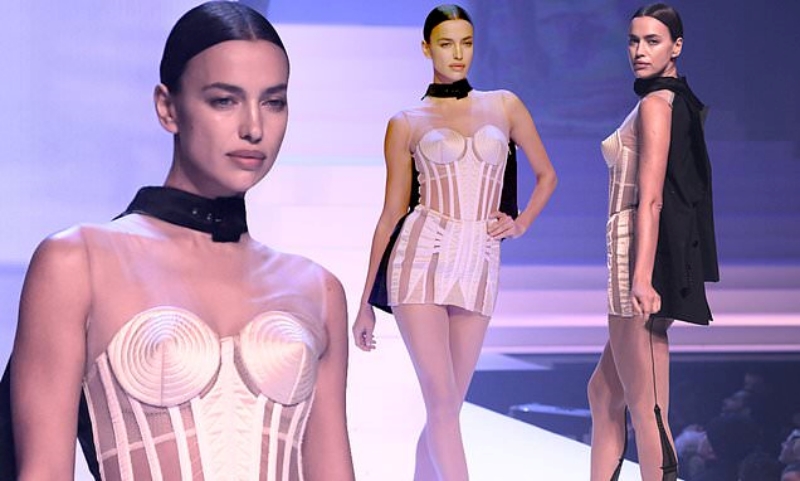 Không ít lần, người mẫu Nga trình diễn corset trên&nbsp;thảm đỏ. Thiết kế này tạo ấn tượng không chỉ bởi những chi tiết may bằng vải xuyên thấu&nbsp;mà còn bởi kiểu nội y hình viên đạn.