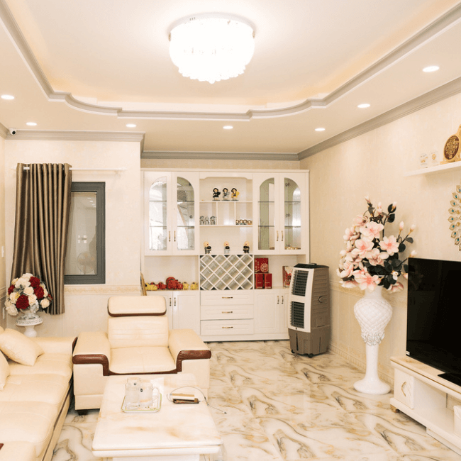 Sau nhiều năm làm nghề, nam diễn viên đã sở hữu&nbsp;một căn nhà tọa lạc ở khu đô thị đắt đỏ tại quận 9, TPHCM. Với diện tích rộng hơn 100m2, căn nhà của Lê Dương Bảo Lâm có giá lên đến 7 tỷ đồng.
