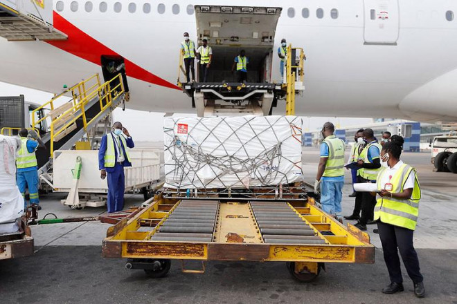 Ghana là nước nhận lô vaccine của AstraZeneca (sản xuất tại Ấn Độ) đầu tiên được phân phối theo chương trình COVAX hôm 24-2. Ảnh: WHO