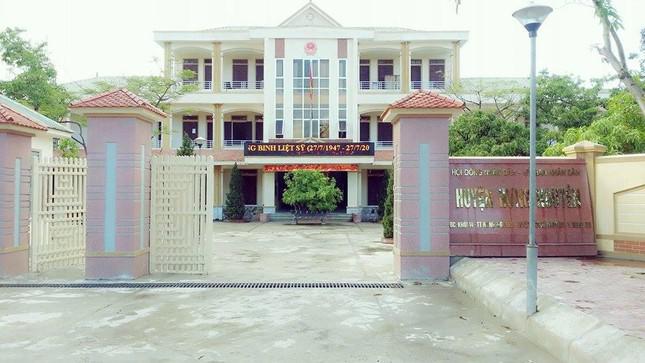 Lễ Dũng Thái đã gây rối tại trụ sở UBND huyện Hưng Nguyên và bị tạm giữ, khám xét nhà riêng.