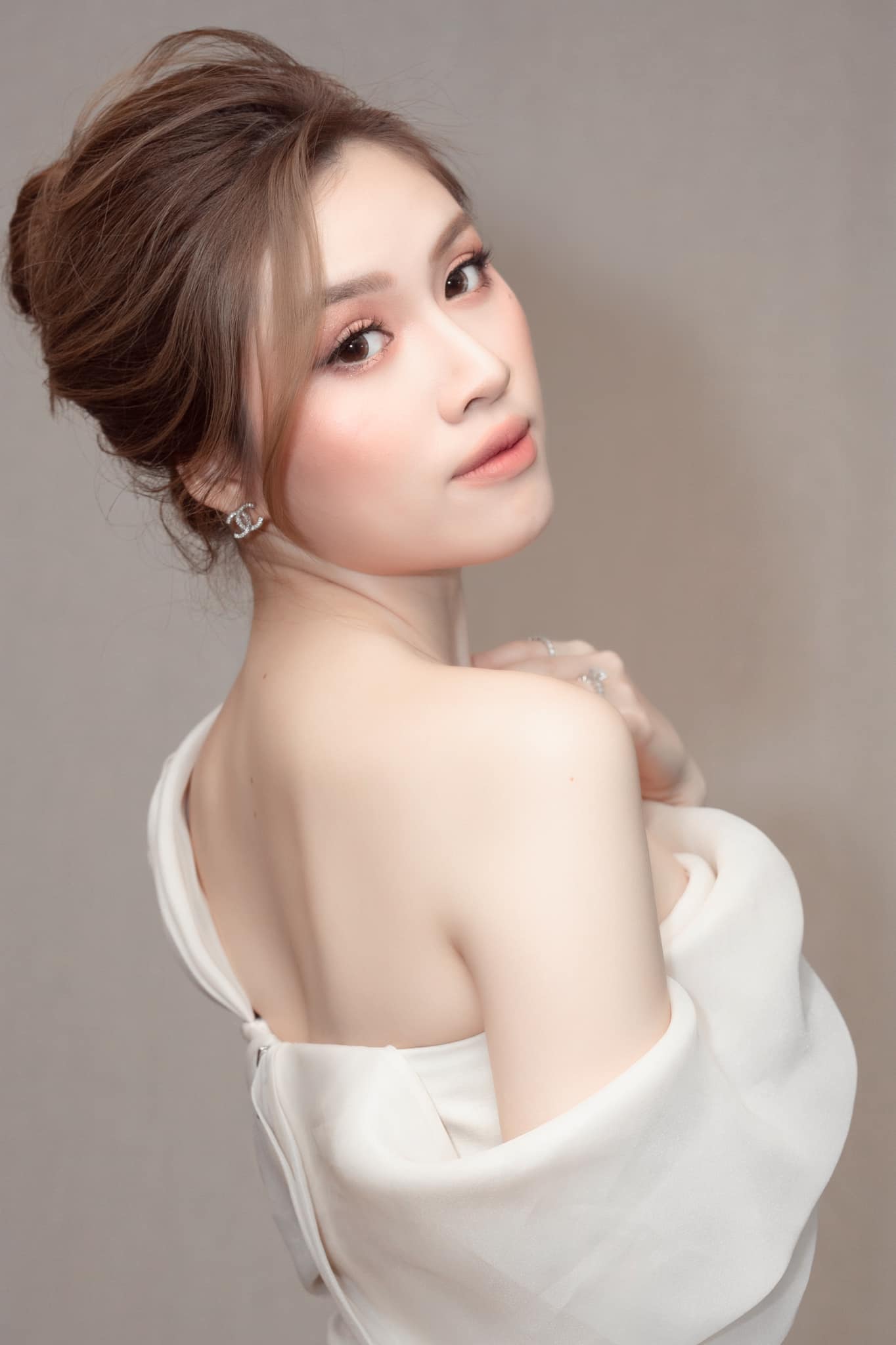 Chân dung nữ MC song ngữ Thanh Thanh Huyền