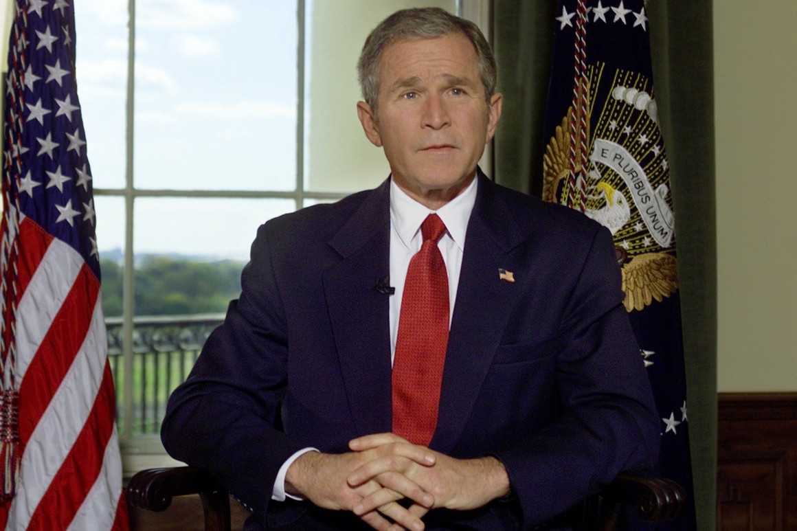 Tổng thống Mỹ khi đó là George W. Bush ra lệnh không kích ở Afghanistan vào ngày 7.10.2001.