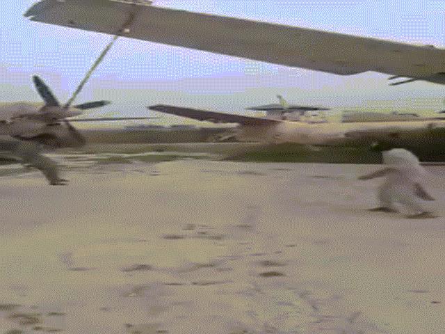 Thế giới - Phát ngôn viên Bộ Ngoại giao TQ đăng video chế giễu Mỹ về Afghanistan