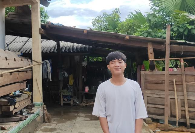 Xeo Văn Uỳnh - học sinh Khơ mú đầu tiên ở vùng tái định cư Thanh Sơn đỗ đại học