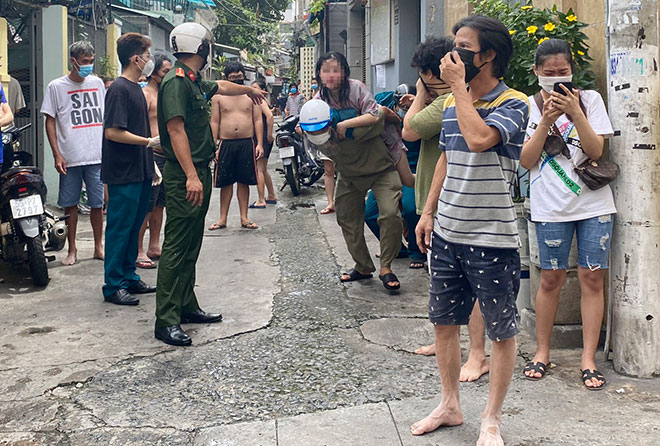 40 người thoát khỏi căn nhà cháy ở trung tâm Sài Gòn - 3