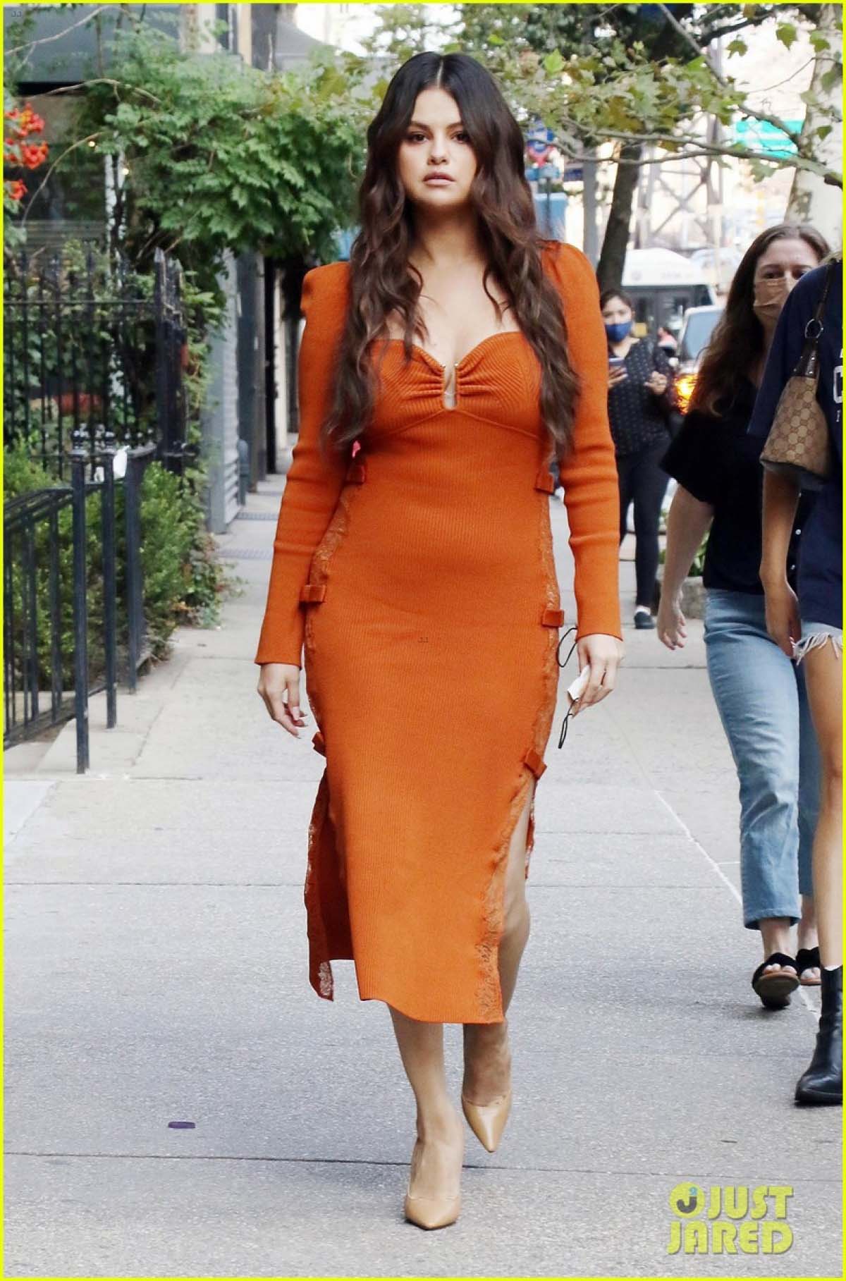 Selena Gomez lại tăng cân không phanh, tròn trùng trục nhưng vẫn hấp dẫn vô ngần - 5