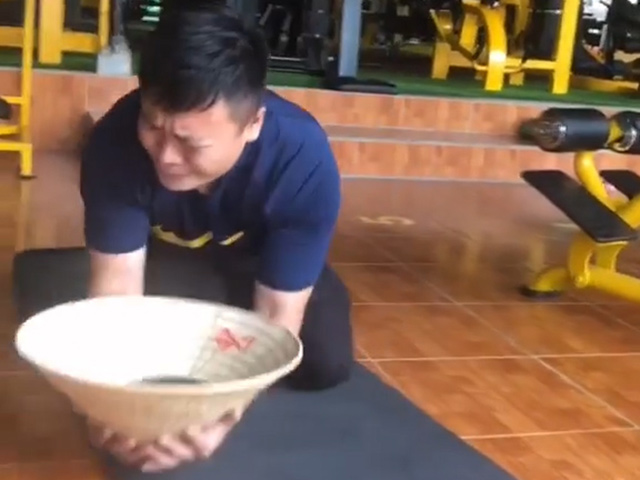 Cười 24H - Tranh thủ giãn cách chống dịch thì tập luyện dần cho quen