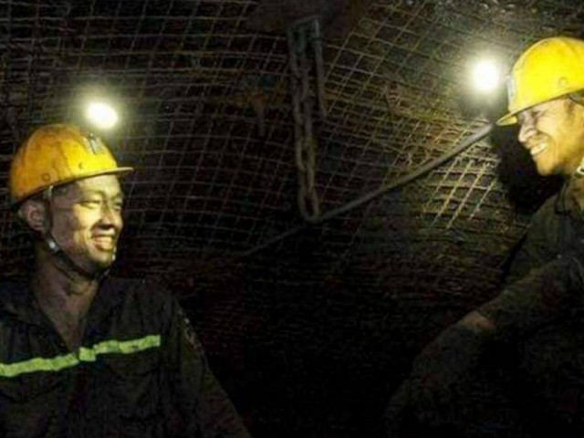 Tin tức trong ngày - Người chuyên đối mặt “tử thần” trong lòng đất