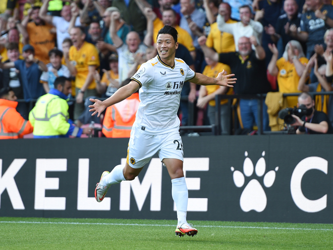 Hwang Hee Chan ghi bàn ngay trong lần ra mắt Ngoại hạng Anh