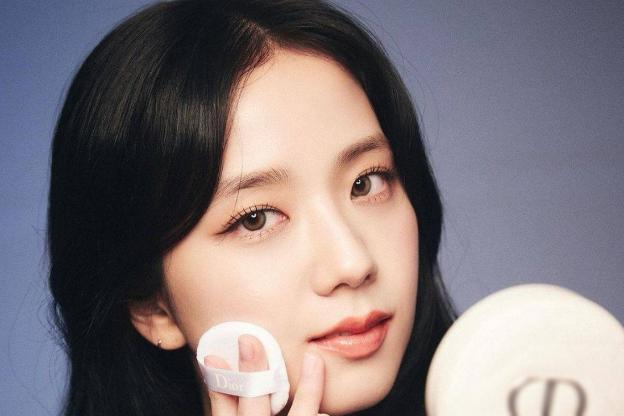 "Sao" làm đẹp: 10 phút makeup để xinh như “hoa hậu Kpop” Jisoo - 1