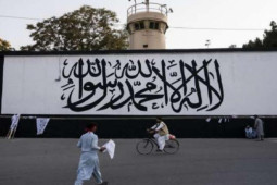 Taliban treo cờ ở dinh tổng thống vào đúng kịp kỷ niệm vụ khủng bố 11.9