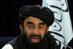 Lộ clip quay lại cảnh Taliban chặt đầu binh sĩ Afghanistan