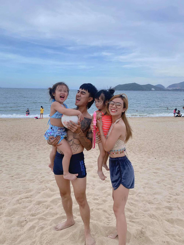 Đạt G đi tắm biển cùng các con riêng của Cindy Lư cho thấy mối quan hệ rất tốt đẹp