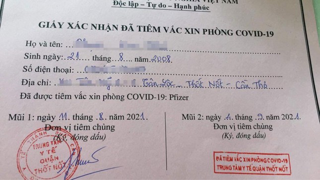 Giấy xác nhận bé gái 13 tuổi được tiêm 2 mũi vắc xin Pfizer lan truyền trên mạng xã hội.