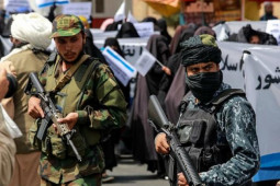 12 phụ nữ Afghanistan đánh liều trở lại làm việc ở Kabul dưới thời Taliban nói gì?