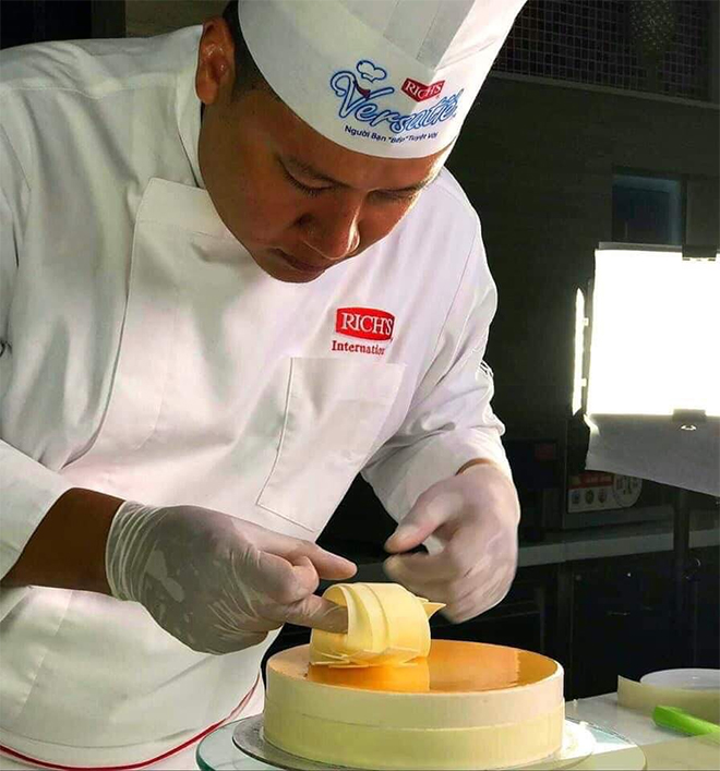 Đằng sau chiếc bánh chất lượng là sự tận tâm của người đầu bếp