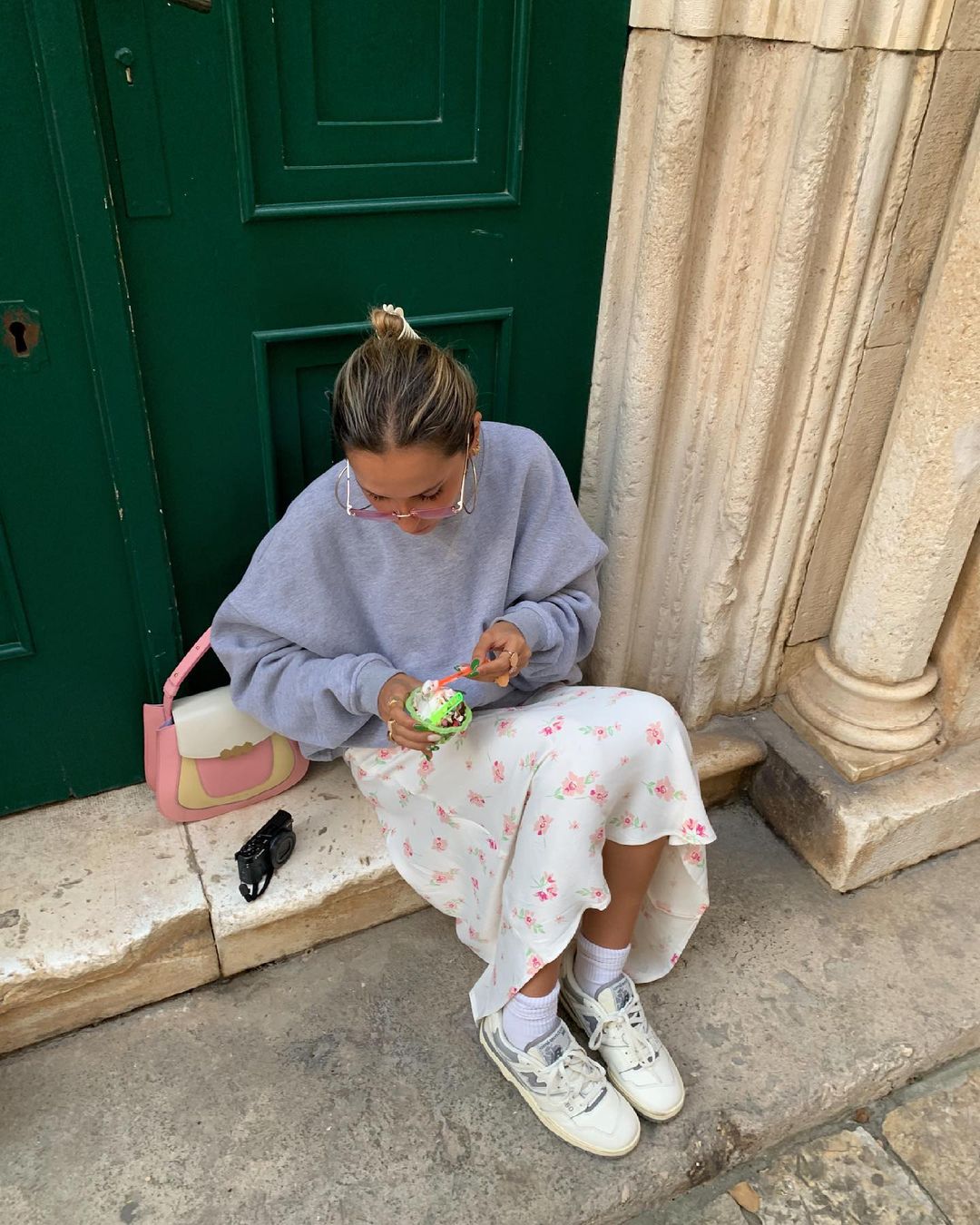 Phong cách đồ nỉ cho văn phòng đang thịnh hành như thế nào? - 1