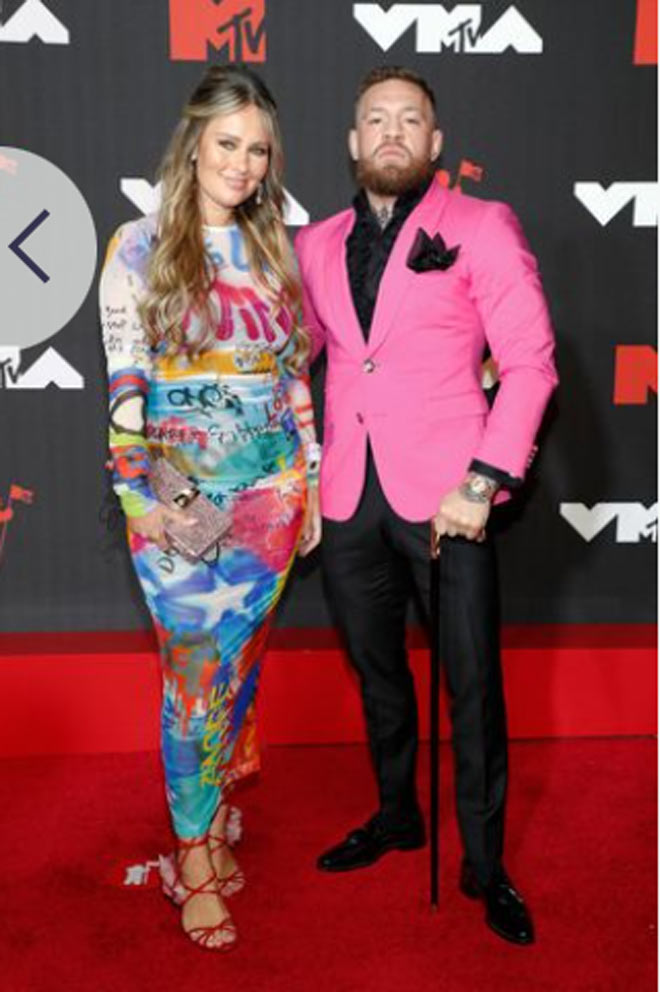 Conor McGregor và hôn thê Dee Davlin xuất hiện trên&nbsp;thảm đỏ của một sự kiện trao giải âm nhạc lớn tại New York tối 12/9