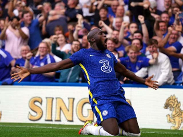 Lukaku từng thích trượt đầu gối xuống mặt cỏ để ăn mừng bàn thắng