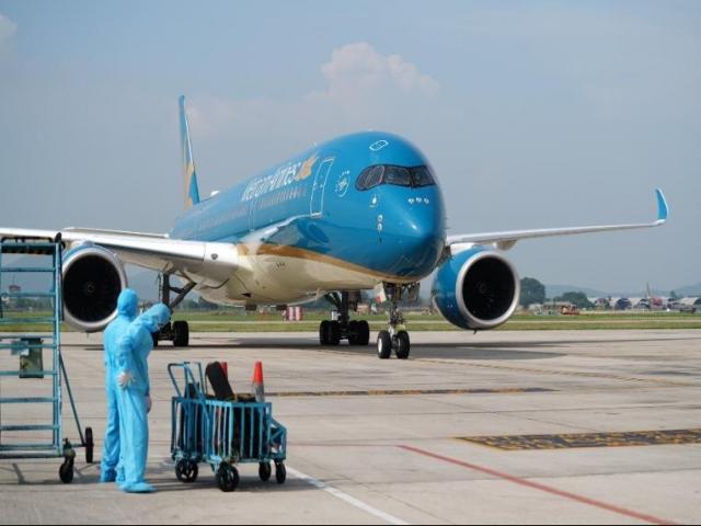 Kinh doanh - Sắp mở cửa đường bay nội địa, "dân chơi" theo Vietnam Airlines đã "về bờ"