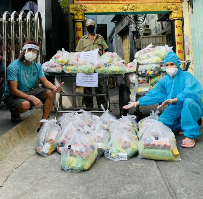 Việt Hương tiết lộ tình trạng của ông xã: "Đi không nổi nữa nên nằm một chỗ rồi" - 3