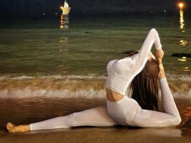 Làm đẹp - MC thời tiết Hàn Quốc được khen dáng đẹp như hoa hậu