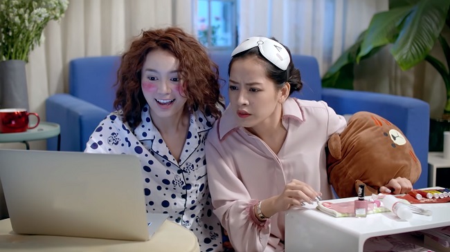 Ninh Dương Lan Ngọc và Chi Pu cũng lựa chọn đồ bộ trong phim 'Mối tình đầu của tôi'.
