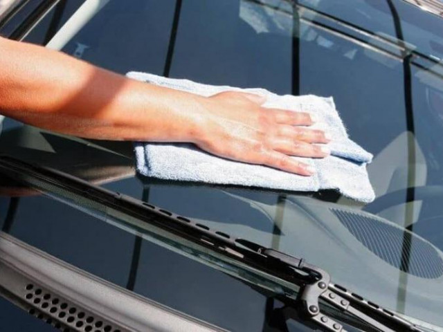 Ô tô - Những cách đơn giản để xóa vết xước trên kính ô tô tại nhà