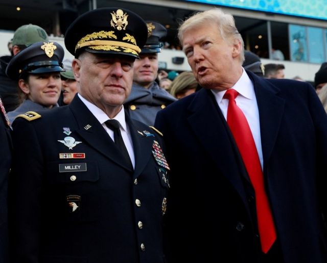 Cựu Tổng thống Mỹ Donald Trump và tướng Mark Milley.