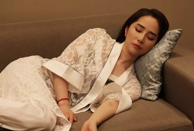 Dù đầu tư nhiều về trang phục đồ ngủ nhưng về mặt thẩm mỹ, các thiết kế chưa khiến người xem thoả mãn.